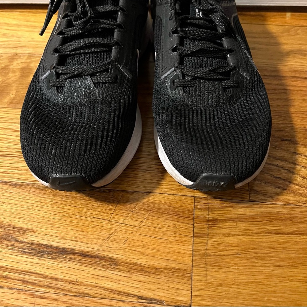 Nike Women’s Pegasus 40 Black And White Sneakers Size 8 - Picture 3 of 7